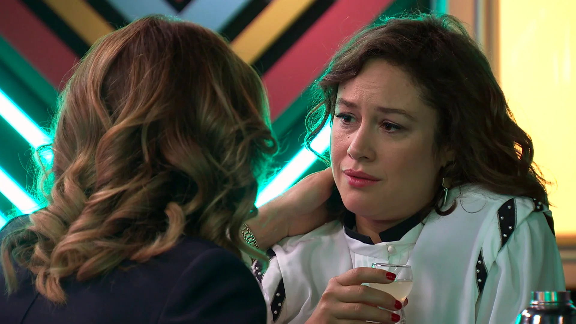 En el pr&oacute;ximo cap&iacute;tulo de Amar es para siempre: Victoria, &iquest;enamorada de Alicia?