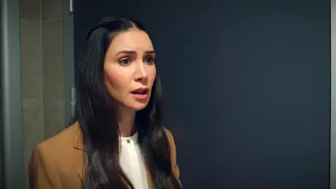 Esta noche en Hermanos: Şevval deja encerrada a Suzan para evitar que vaya a su cita con Ahmet Esta noche en Hermanos: Şevval deja encerrada a Suzan para evitar que vaya a su cita con Ahmet