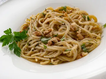 Receta rápida y original de espaguetis al pesto de limón de Joseba Arguiñano Receta rápida y original de espaguetis al pesto de limón de Joseba Arguiñano