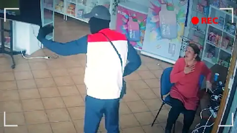 Meli, víctima de un asalto en el que el propio atracador la tranquilizó: "Me dio un vaso de agua" Meli, víctima de un asalto en el que el propio atracador la tranquilizó: "Me dio un vaso de agua"