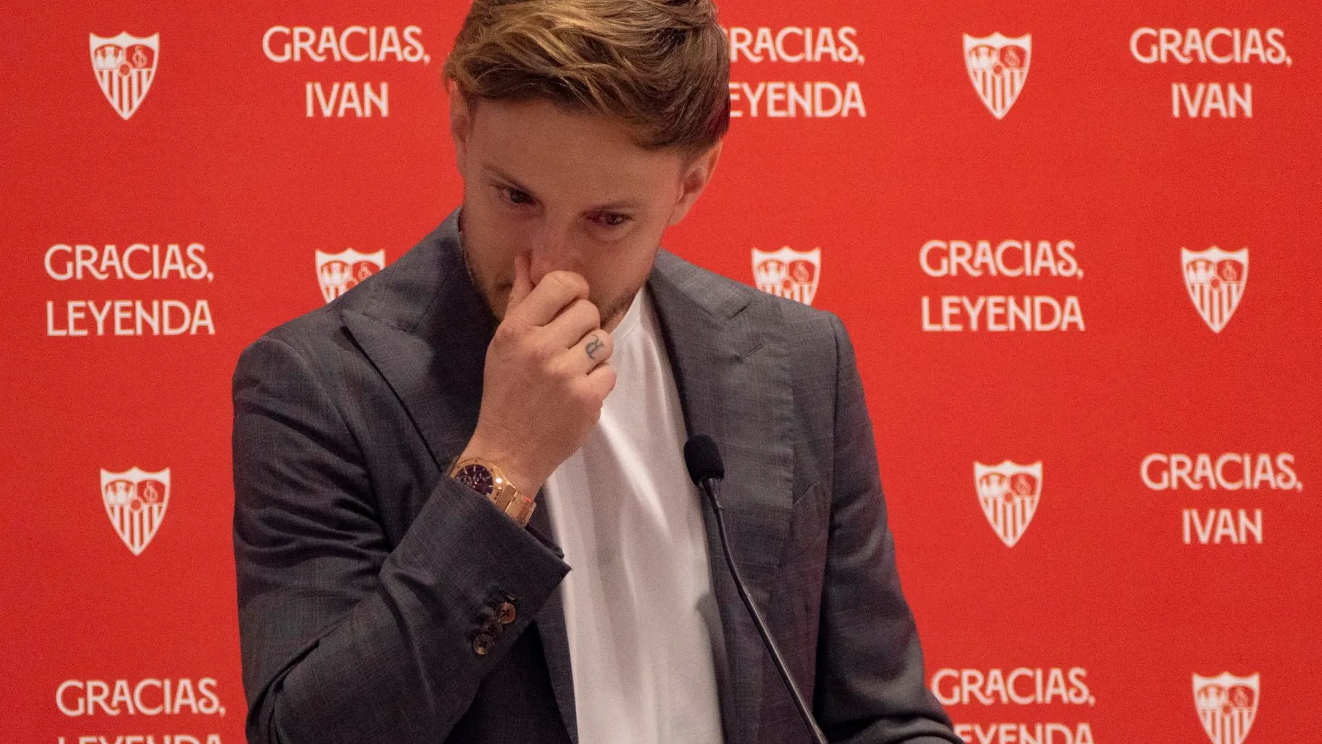 Rakitic, entre l&aacute;grimas