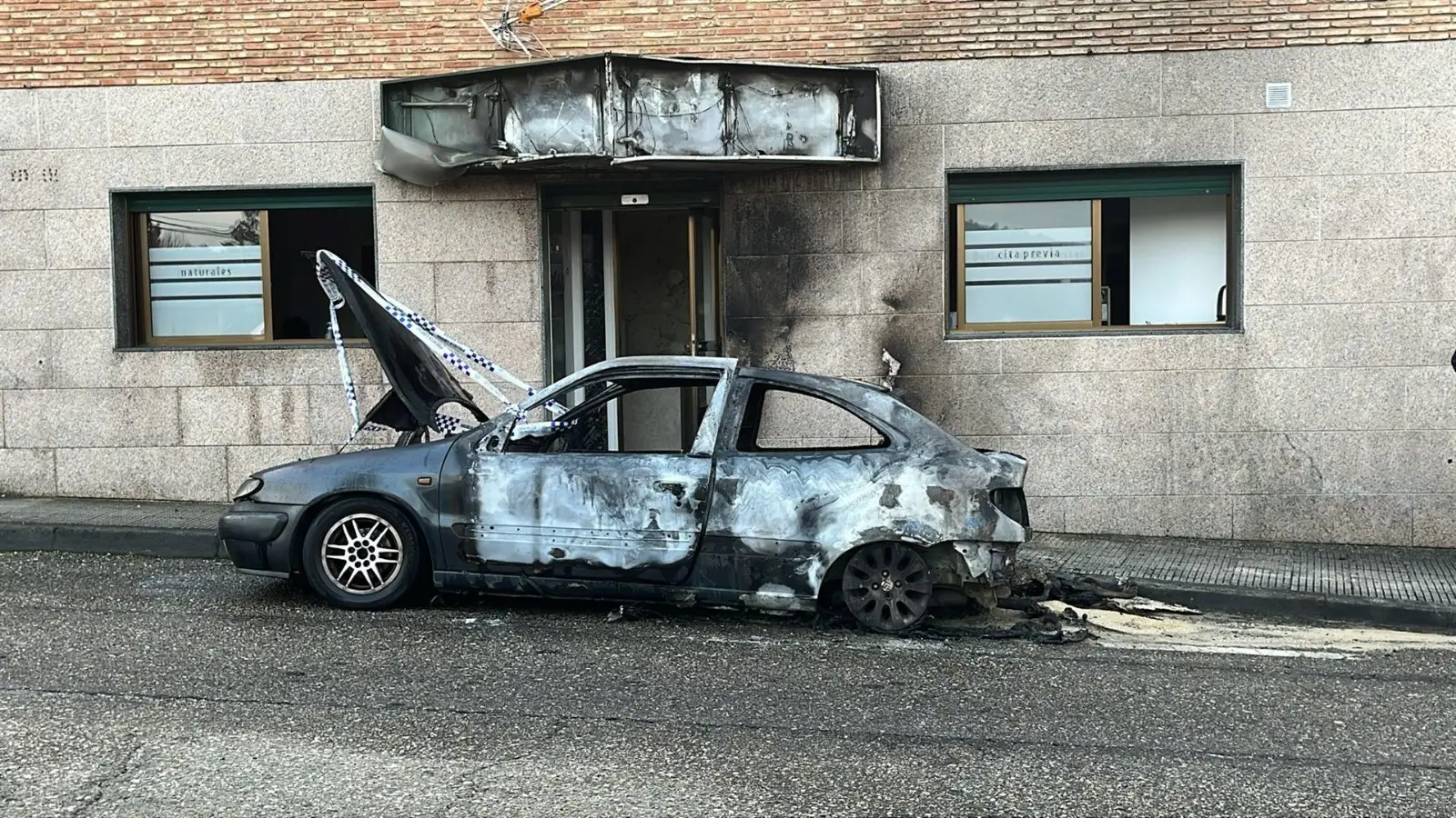 Coche calcinado en Vigo Coche calcinado en Vigo
