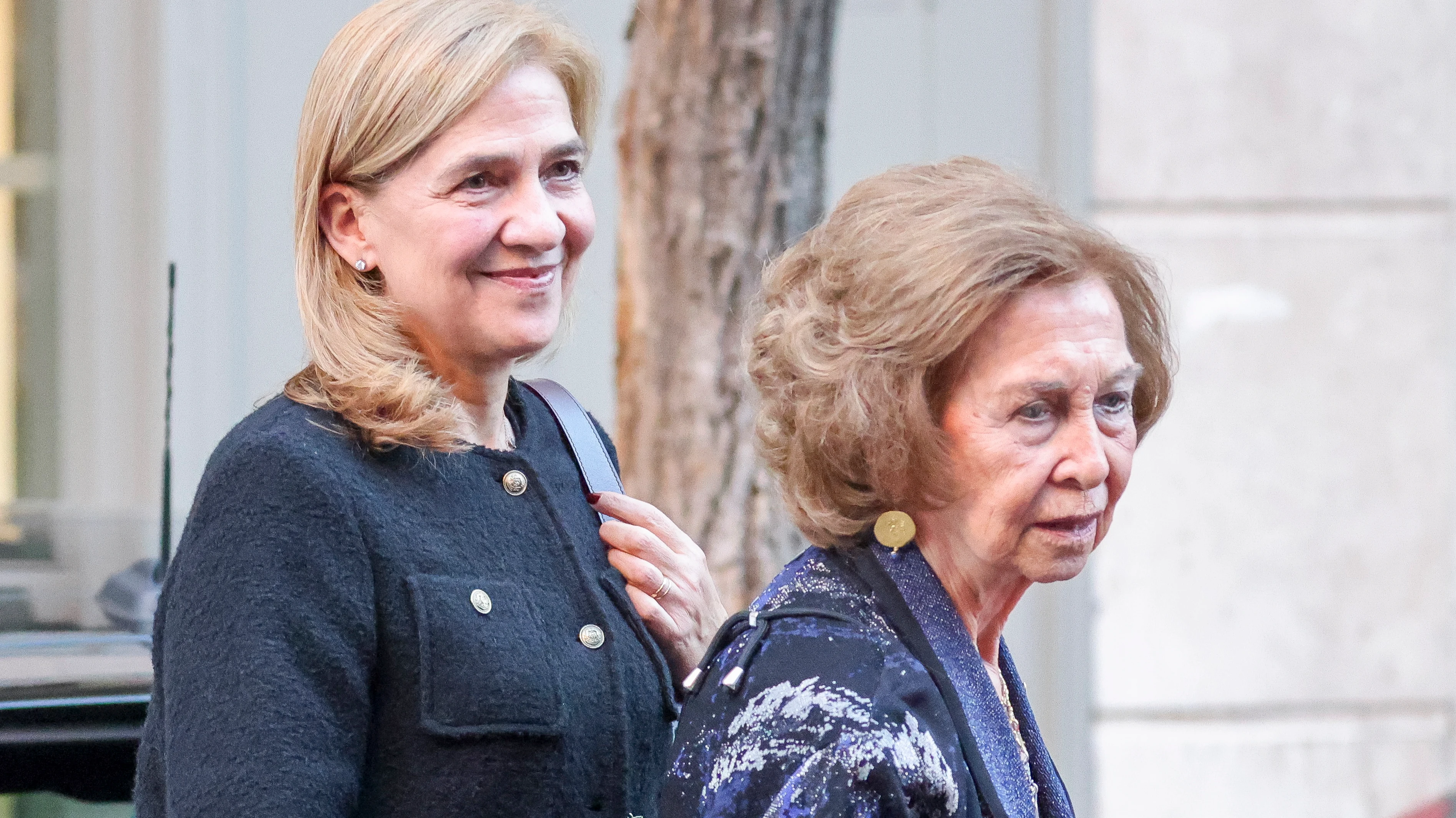 La infanta Cristina, junto a su madre la reina Sof&iacute;a