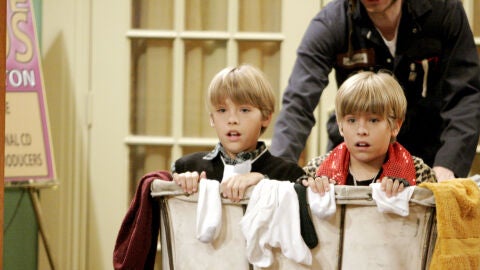 Cole y Dylan Sprouse en Hotel, dulce hotel: Las aventuras de Zack y Cody