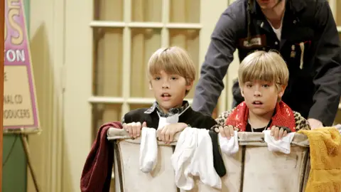 Cole y Dylan Sprouse en Hotel, dulce hotel: Las aventuras de Zack y Cody Cole y Dylan Sprouse en Hotel, dulce hotel: Las aventuras de Zack y Cody