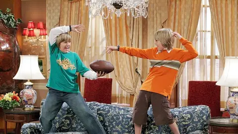 Cole y Dylan Sprouse en Hotel, dulce hotel: Las aventuras de Zack y Cody Cole y Dylan Sprouse en Hotel, dulce hotel: Las aventuras de Zack y Cody
