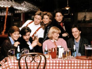 Andrew McCarthy, Rob Lowe, Mare Winningham, Demi Moore, Emilio Estevez, Judd Nelson en la película de 1985 St. Elmo's Fire