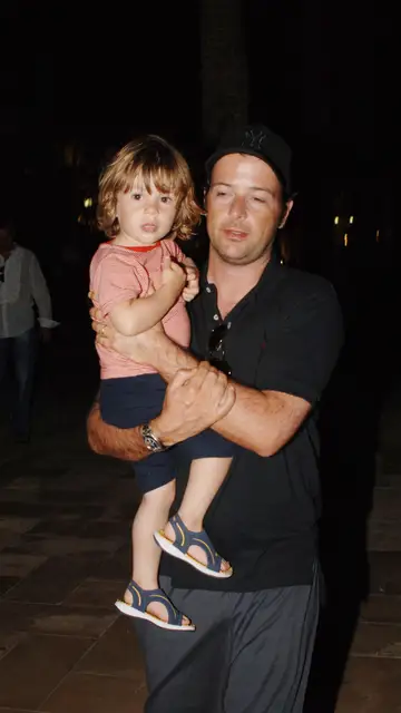 Mattew Vaughn con su hijo Caspar Mattew Vaughn con su hijo Caspar