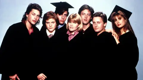 Andrew McCarthy, Rob Lowe, Mare Winningham, Demi Moore, Emilio Estevez, Judd Nelson en la película de 1985 St. Elmo's Fire Andrew McCarthy, Rob Lowe, Mare Winningham, Demi Moore, Emilio Estevez, Judd Nelson en la película de 1985 St. Elmo's Fire