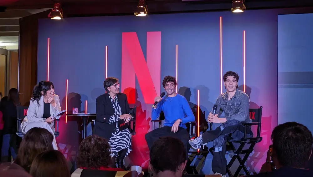 Javier Calvo y Javier Ambrossi en la presentación de Netflix