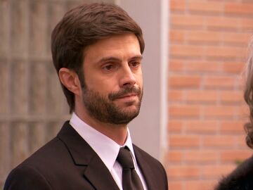 Rom&aacute;n no cede ante el chantaje emocional de Elena y le advierte: "No vas a separarme de Lola"