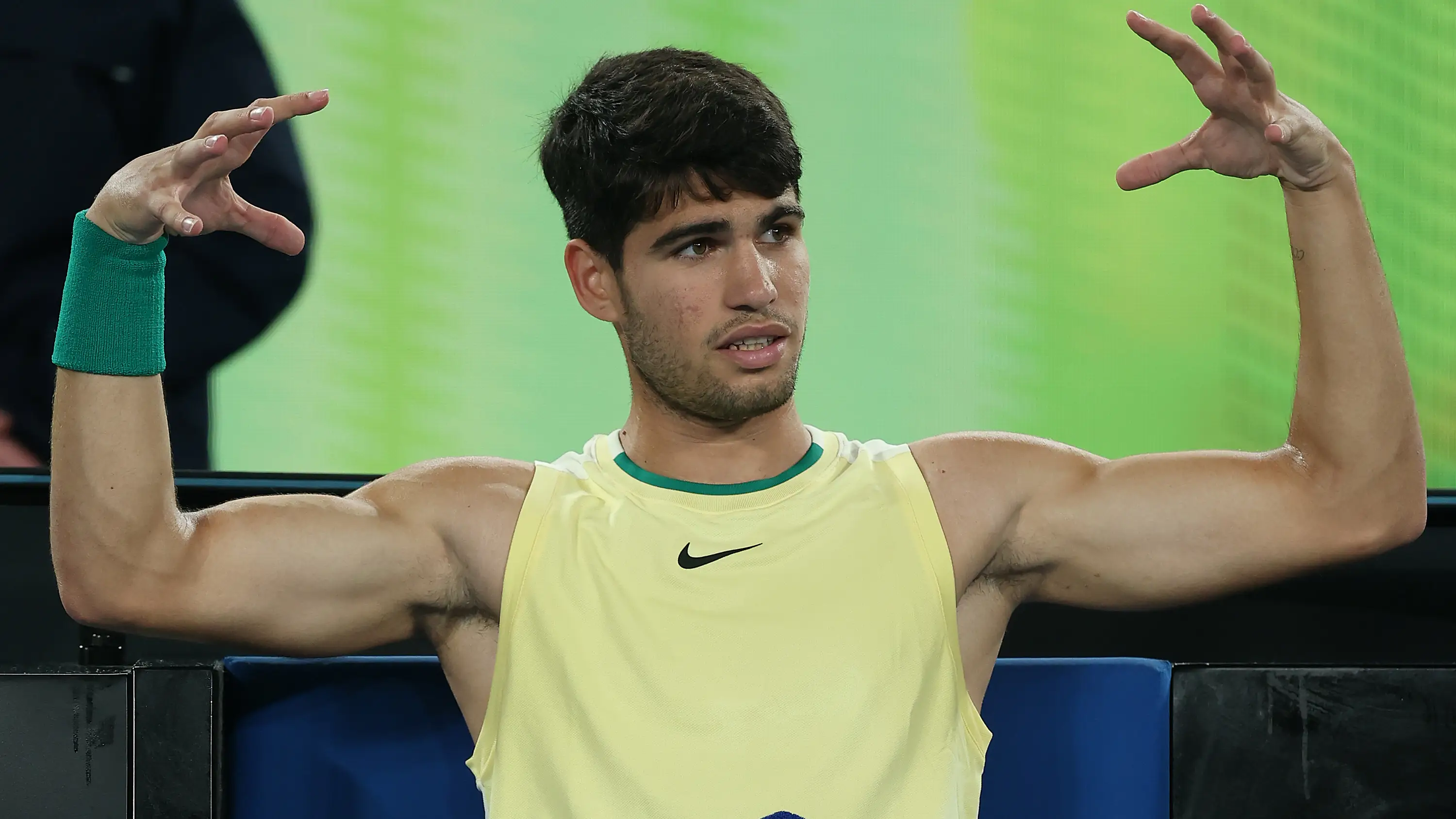Carlos Alcaraz durante un partido del Open de Australia 2024