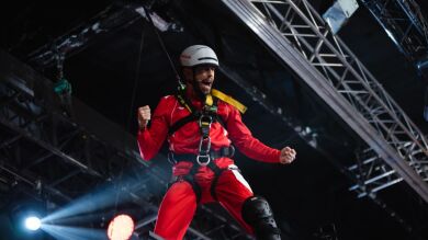 Un impresionante Adrián Lastra eclipsa el abandono de Mónica Cruz en su duelo en El Puente 