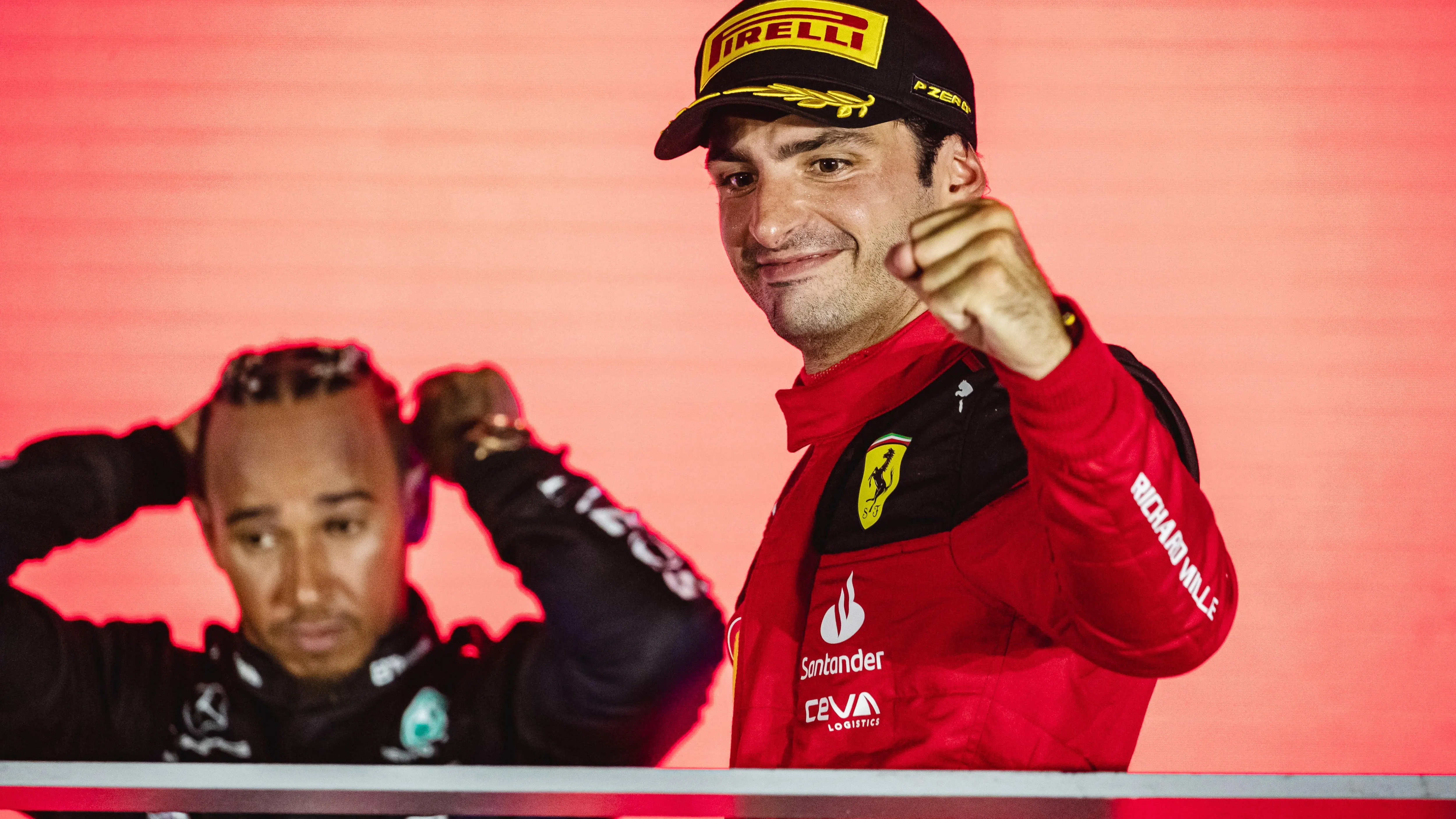 Carlos Sainz celebra su victoria en el GP de Singapur 2023
