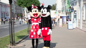 Imagen de archivo de disfraces de Mickey y Minnie Mouse