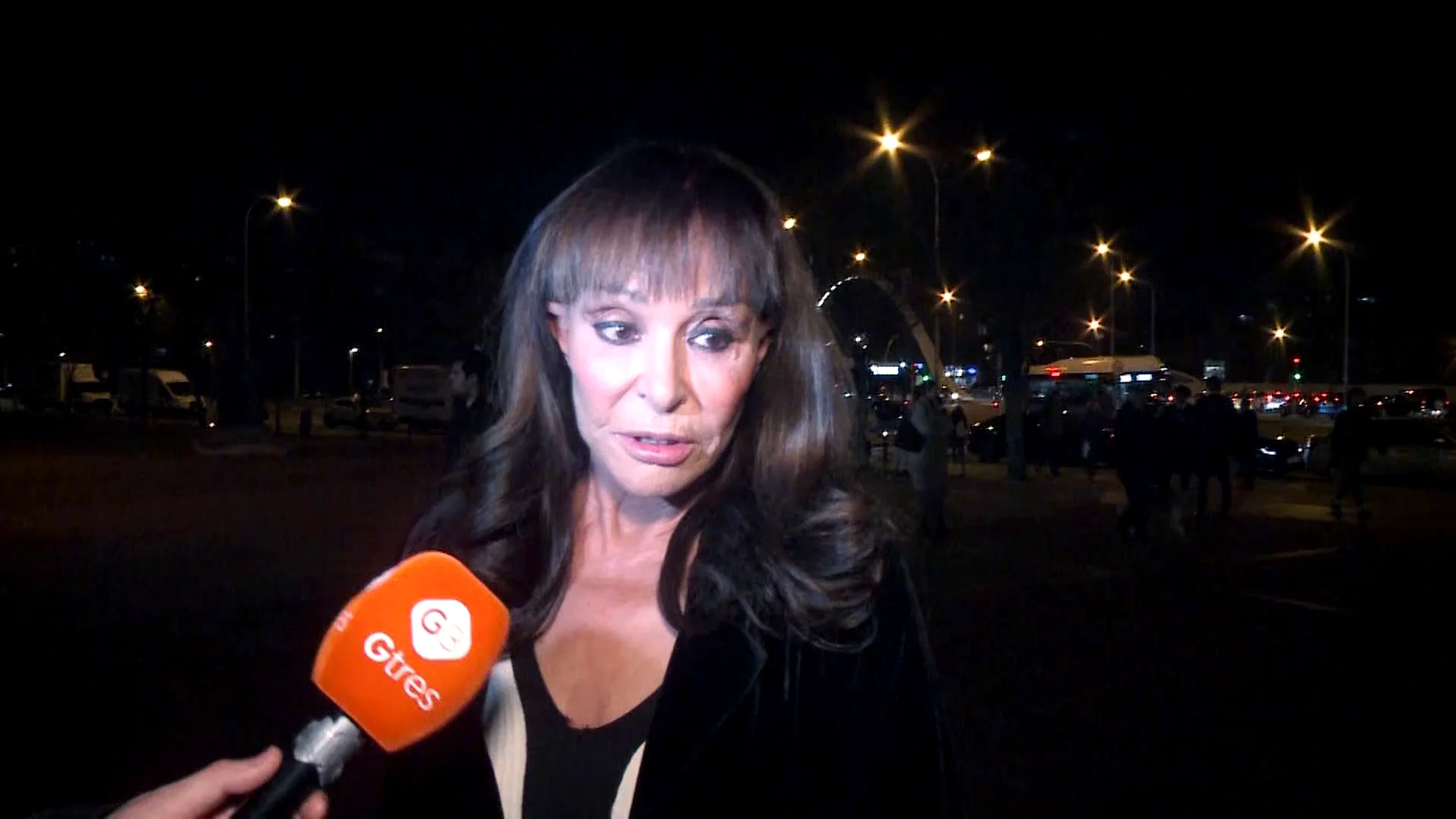 Mari Ángeles Grajal reaparece conduciendo aparentemente tranquila tras su aparatoso accidente en un aparcamiento Mari Ángeles Grajal reaparece conduciendo aparentemente tranquila tras su aparatoso accidente en un aparcamiento