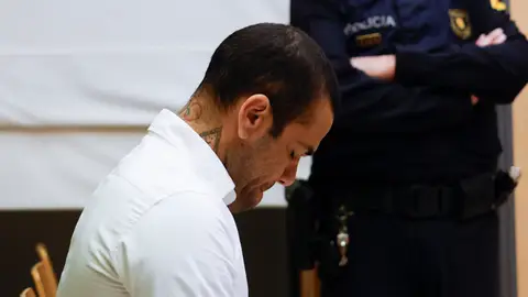 Dani Alves en el primer día de su juicio por presunta agresión sexual Dani Alves en el primer día de su juicio por presunta agresión sexual