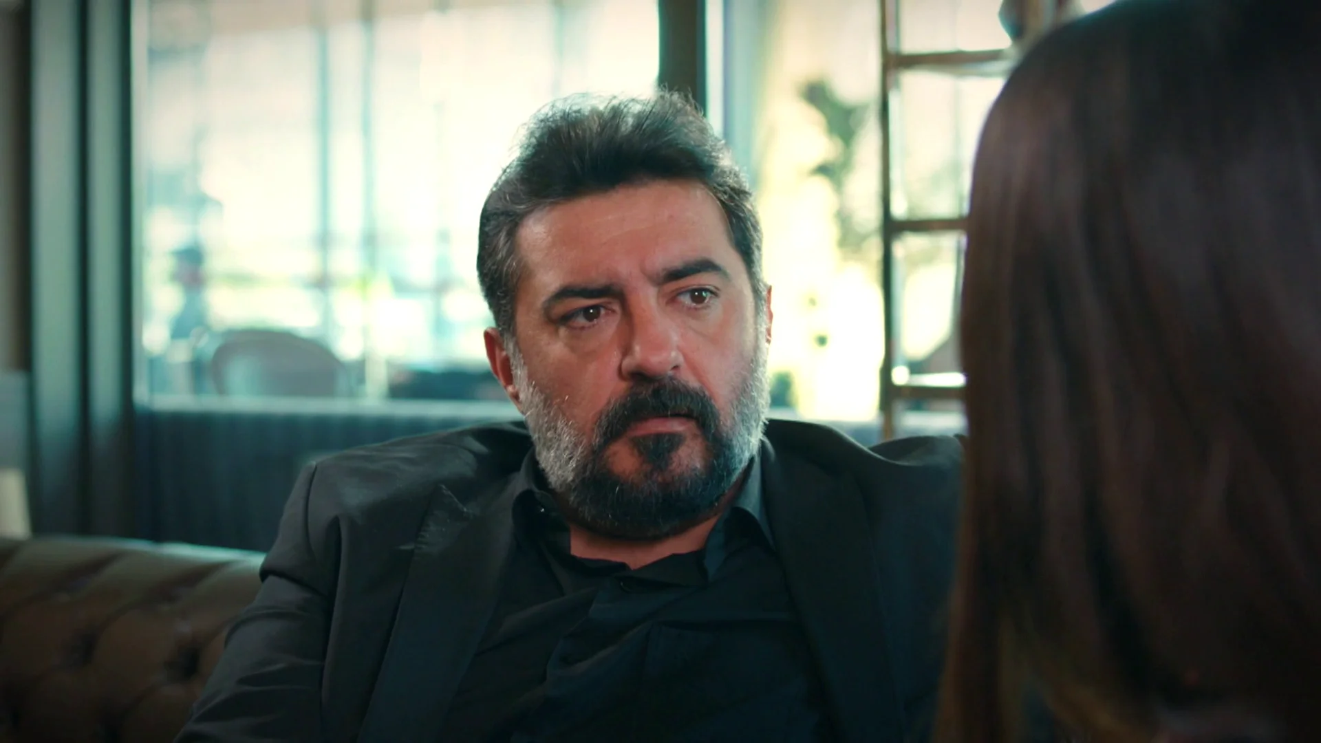 Esta noche en Hermanos: Akif descubre que Oğulcan ha visto el v&iacute;deo de la muerte de Leyla