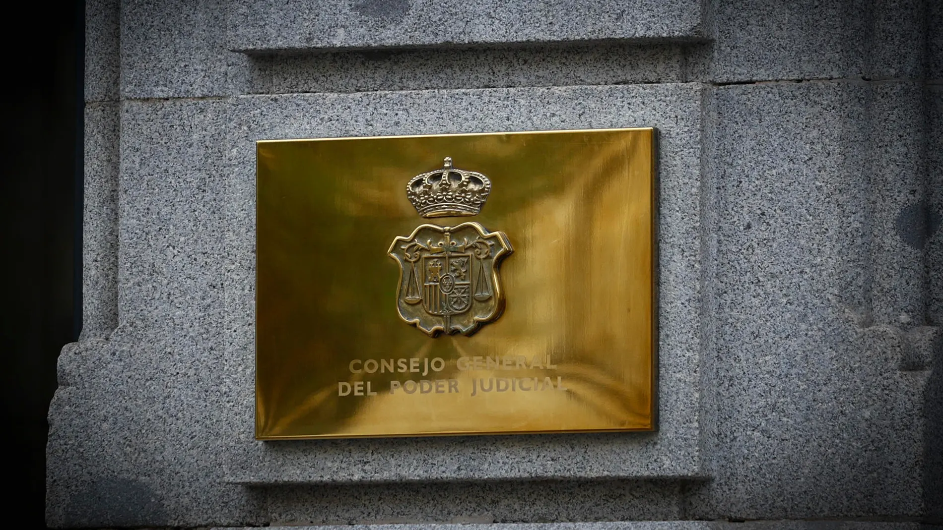 Placa de la fachada de la sede del Consejo General del Poder Judicial (CGPJ) en Madrid.