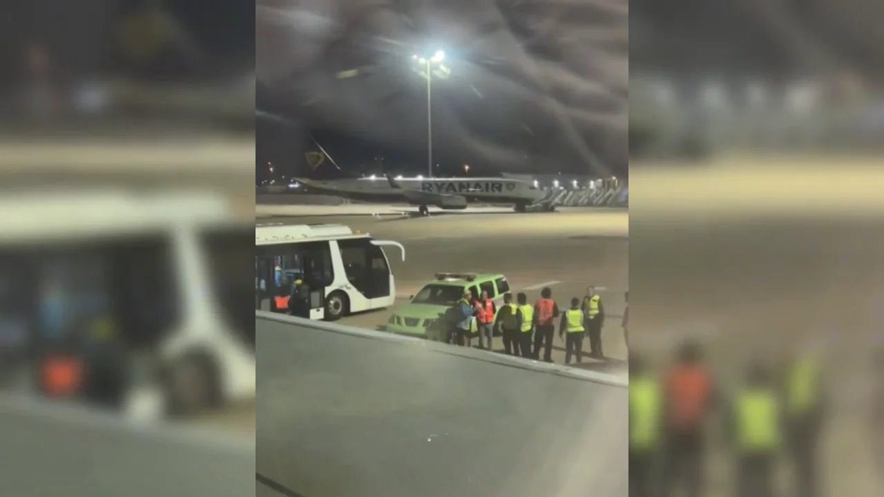 Jugadores del Molina Sport, bajados del avión por comportamiento inapropiado tras ganar la Copa del Rey Jugadores del Molina Sport, bajados del avión por comportamiento inapropiado tras ganar la Copa del Rey