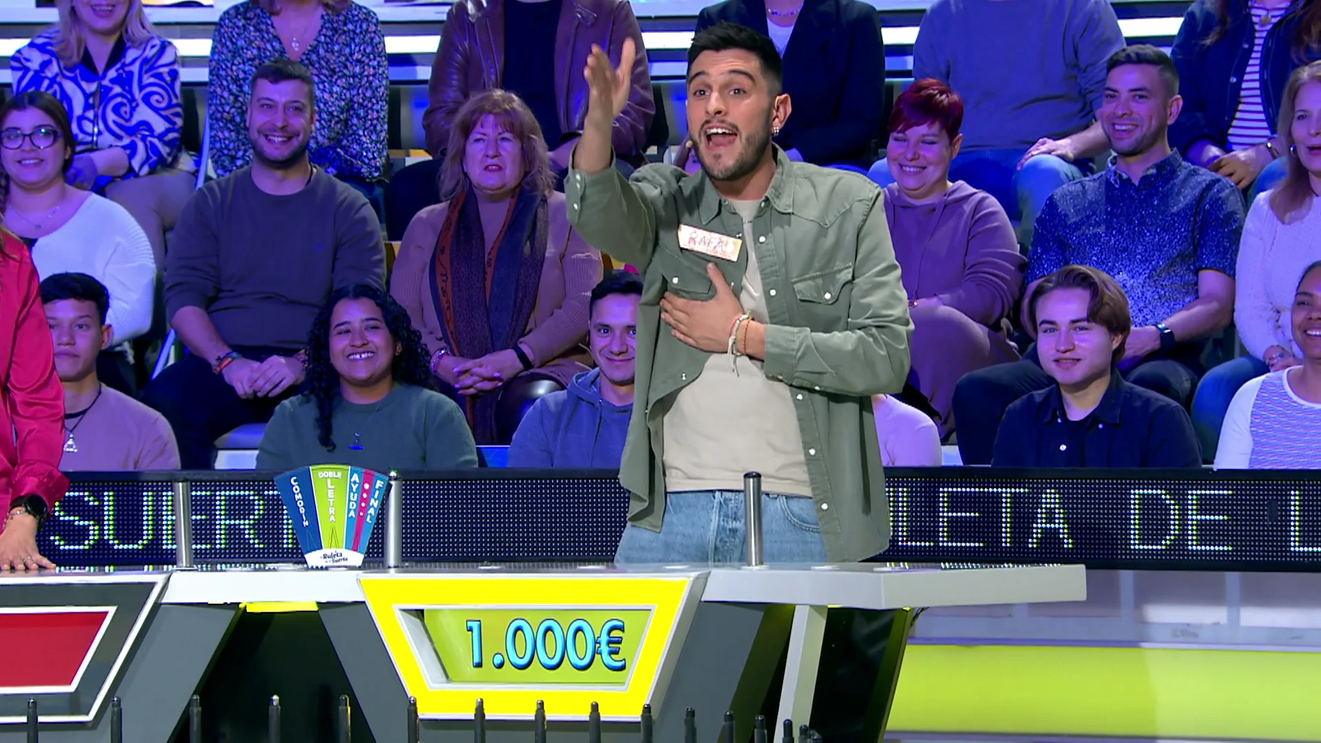 Rafa hace caso omiso a Jorge Fernández a pesar de la llamada de atención del presentador: "¡Laura, resuelvo!" Rafa hace caso omiso a Jorge Fernández a pesar de la llamada de atención del presentador: "¡Laura, resuelvo!"