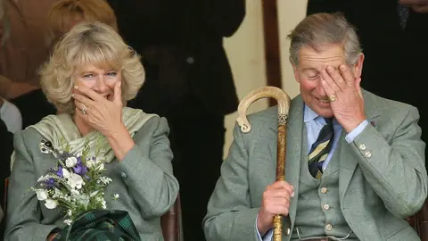 Ataque de risa de Camila y Carlos III Ataque de risa de Camila y Carlos III