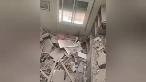 Se derrumba parte de un edificio en Badalona y obliga a desalojar los dos contiguos