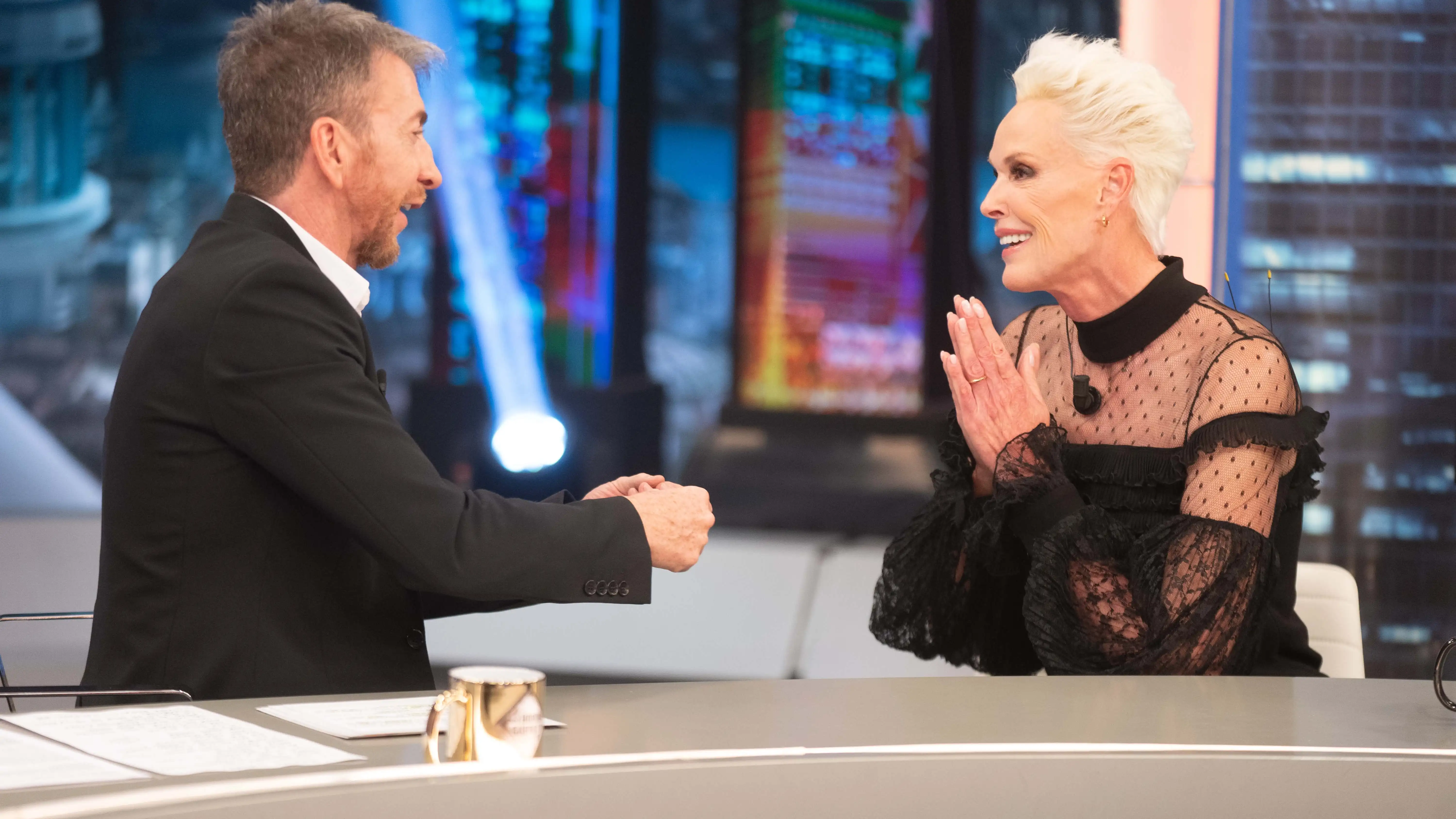Pablo Motos le ha preguntado a la modelo y actriz sobre el polémico embarazo que tuvo con 54 años de edad y por qué cree que es mejor madre ahora que antes. Pablo Motos le ha preguntado a la modelo y actriz sobre el polémico embarazo que tuvo con 54 años de edad y por qué cree que es mejor madre ahora que antes.