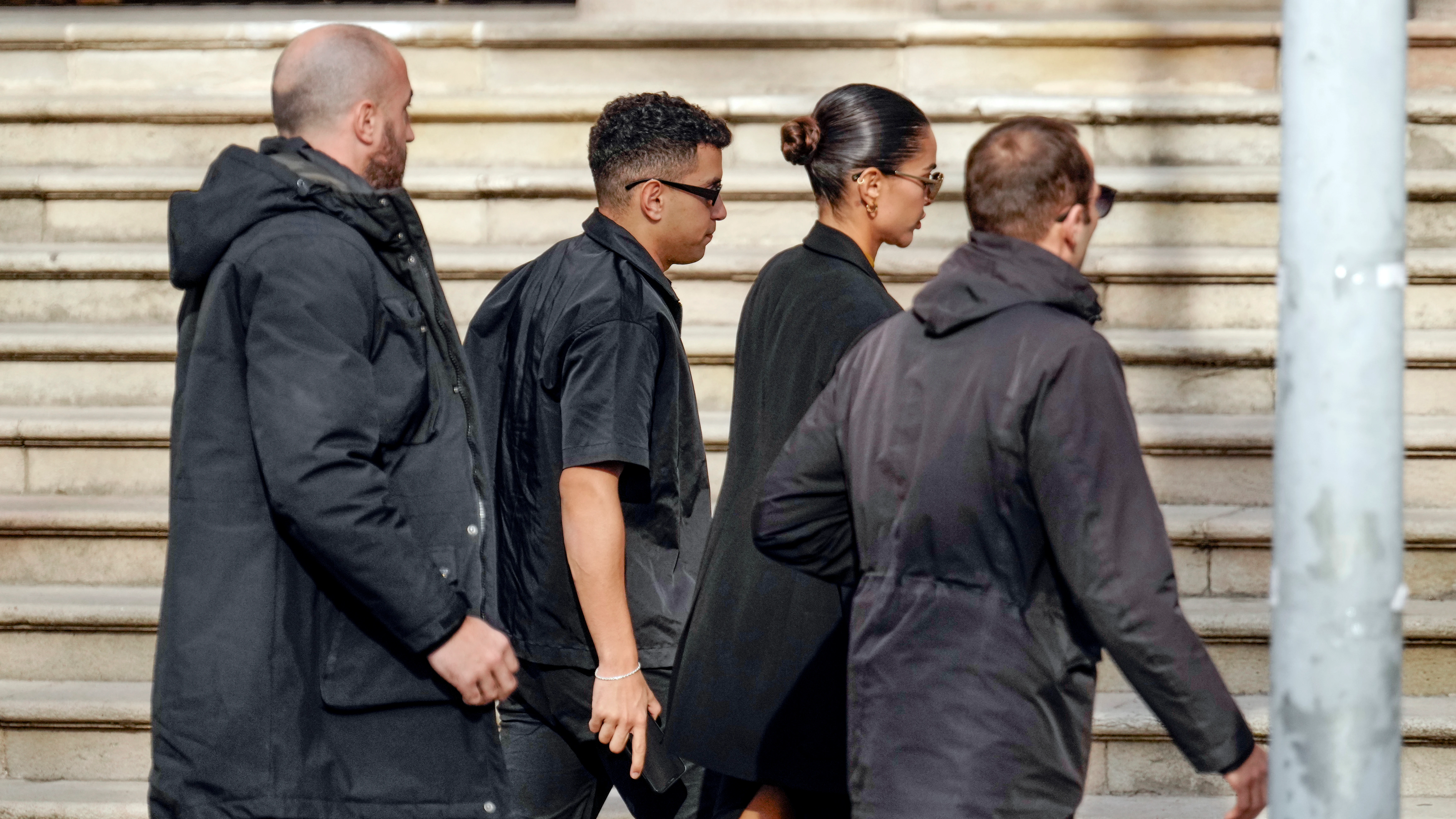 Joana Sanz, mujer de Dani Alves, camino a la Audiencia de Barcelona para declarar por el juicio al brasile&ntilde;o que se celebra estos d&iacute;as