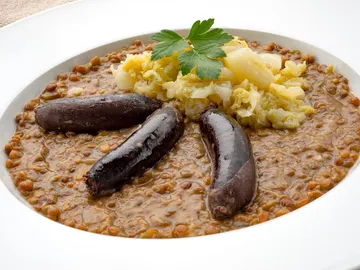 Karlos Arguiñano: receta de lentejas con berza y morcilla "para concursar" Karlos Arguiñano: receta de lentejas con berza y morcilla "para concursar"