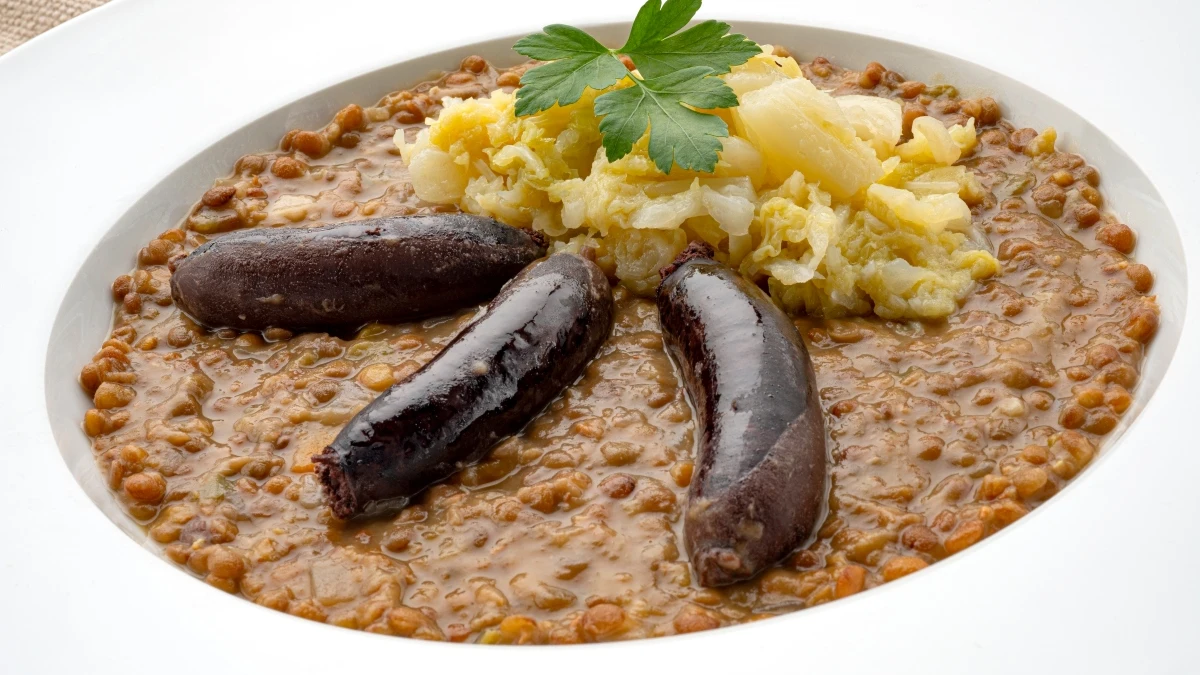 Karlos Arguiñano: receta de lentejas con berza y morcilla "para concursar" Karlos Arguiñano: receta de lentejas con berza y morcilla "para concursar"