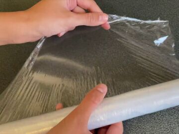 La diferencia que no sabías entre el papel de aluminio y el film de plástico