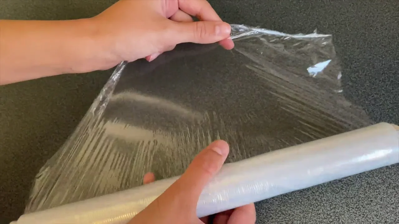 La diferencia que no sabías entre el papel de aluminio y el film de plástico La diferencia que no sabías entre el papel de aluminio y el film de plástico