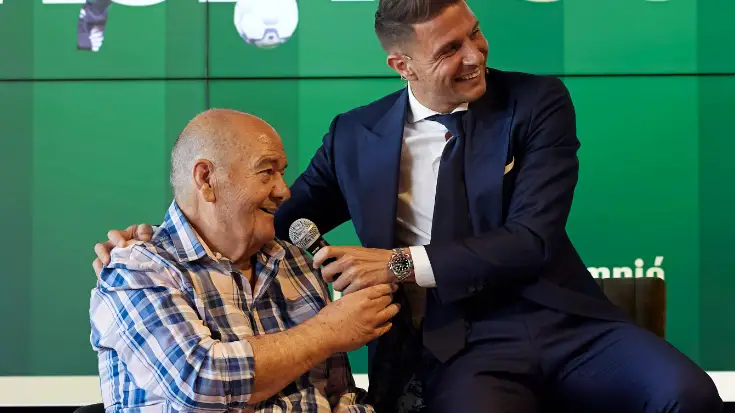 Aurelio Sánchez y su hijo Joaquín en un evento del Real Betis Aurelio Sánchez y su hijo Joaquín en un evento del Real Betis