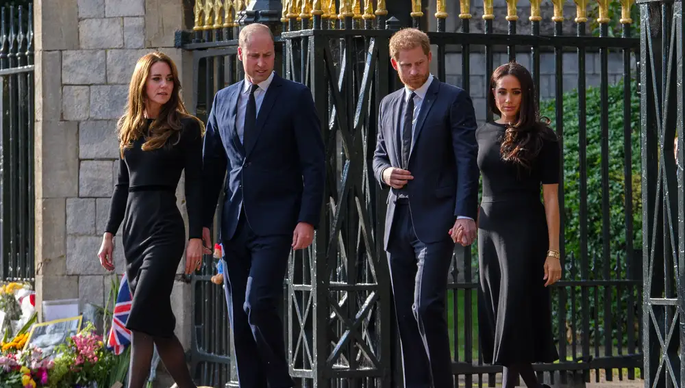 Kate Middleton, el príncipe Guillermo, el príncipe Harry y Meghan Markle tras la muerte de Isabel II