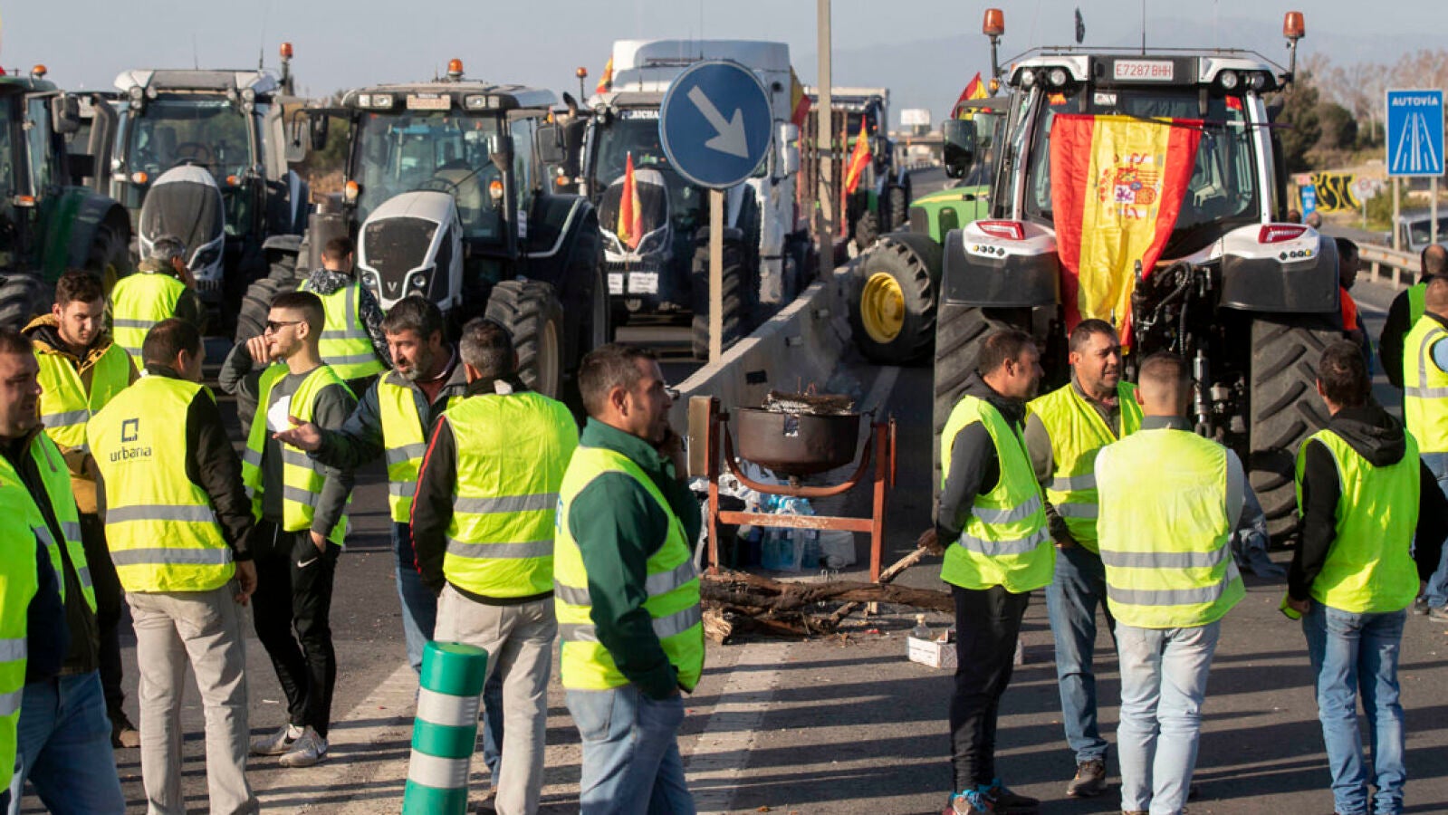 Tractoradas multitudinarias en la segunda jornada de la huelga de agricultores