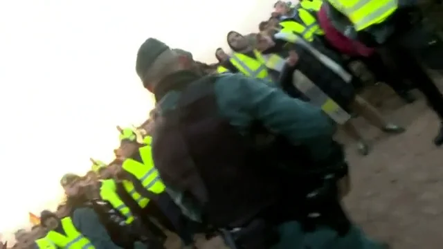 Las amenazas de los agricultores a un equipo de Antena 3 Noticias en Utiel Las amenazas de los agricultores a un equipo de Antena 3 Noticias en Utiel