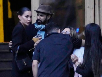 Joana Sanz y la familia de Dani Alves