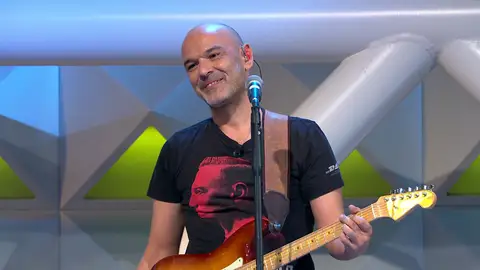 Jorge Fernández despide a Jota, el cantante de La ruleta por tres días Jorge Fernández despide a Jota, el cantante de La ruleta por tres días