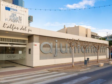 Imagen del Ayuntamiento de l'Alfàs del Pi, en Alicante