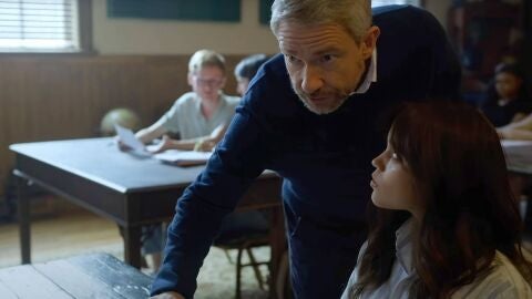 Jenna Ortega y Martin Freeman en Miller's Girl