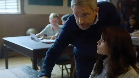 Jenna Ortega y Martin Freeman en Miller's Girl Jenna Ortega y Martin Freeman en Miller's Girl