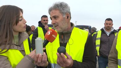 La huelga de transportes paraliza España y amenaza con vaciar supermercados: 