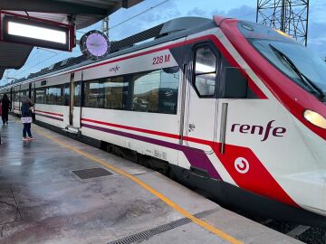 Imagen de un tren de Cercanías de Renfe