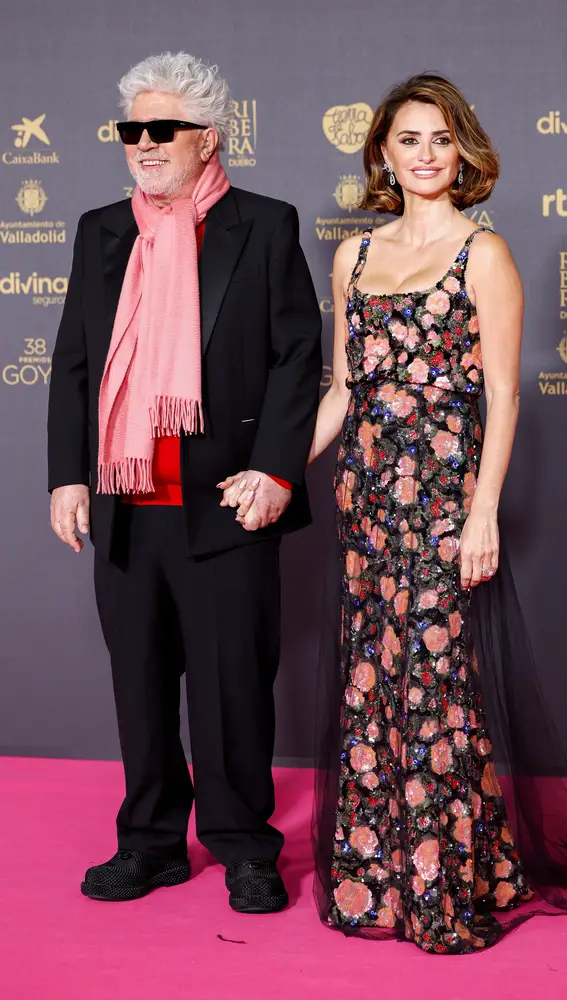 Penélope Cruz y Pedro Almodóvar en los Premios Goya 2024