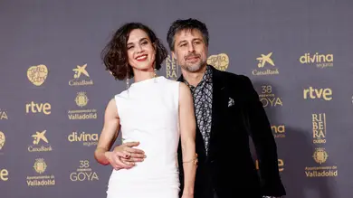 Hugo Silva y Marta Guerras, muy cariñosos en su primer posado en los Goya Hugo Silva y Marta Guerras, muy cariñosos en su primer posado en los Goya