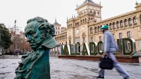 Imagen de una réplica del galardón de los Goya en Valladolid Imagen de una réplica del galardón de los Goya en Valladolid
