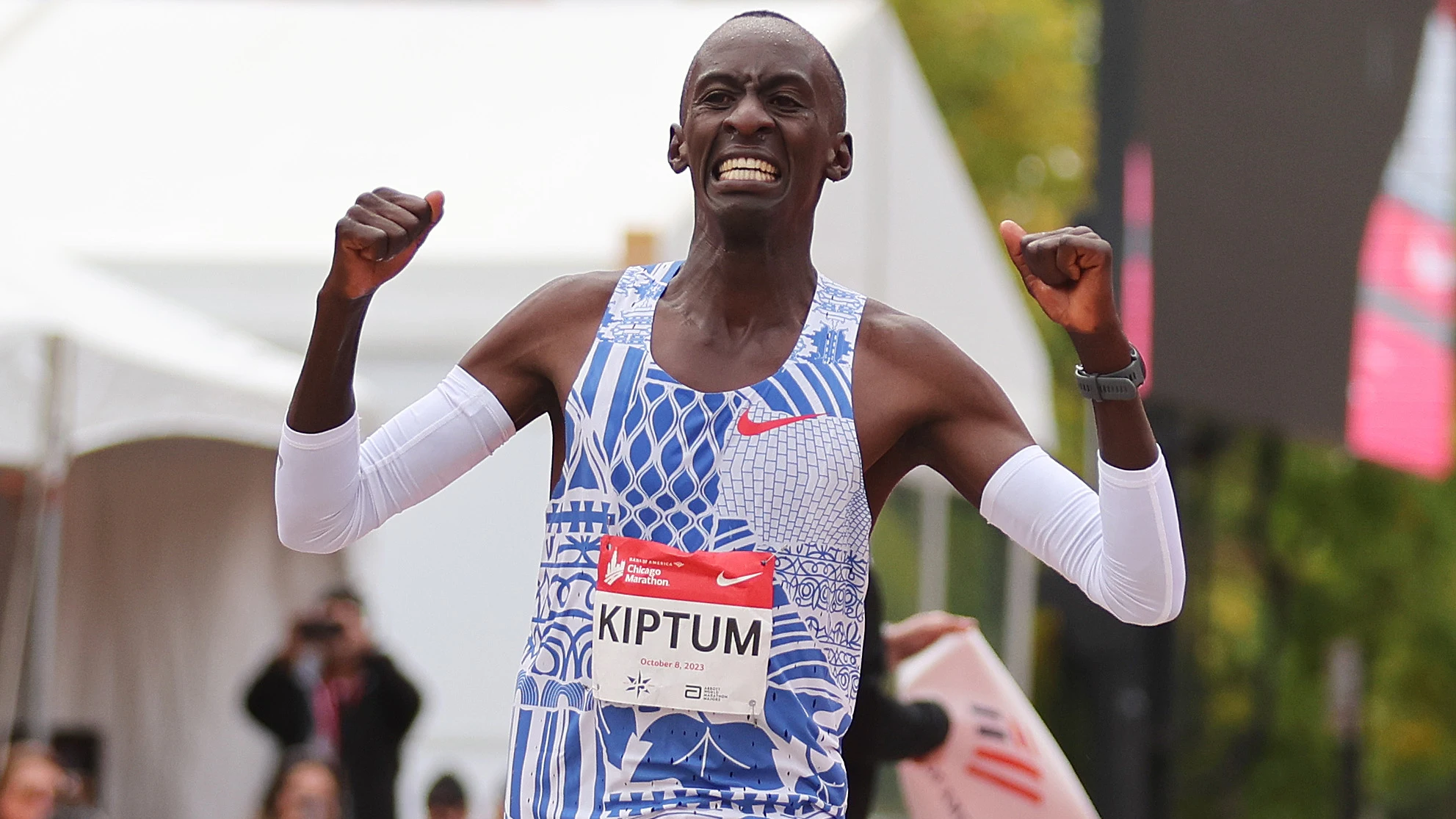 Kelvin Kiptum tras batir el r&eacute;cord del mundo de la marat&oacute;n