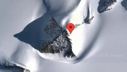 Vista de la pir&aacute;mide en la Ant&aacute;rtida