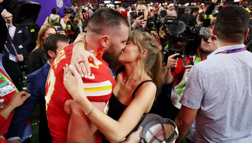 El beso de Taylor Swift y Travis Kelce en la Super Bowl